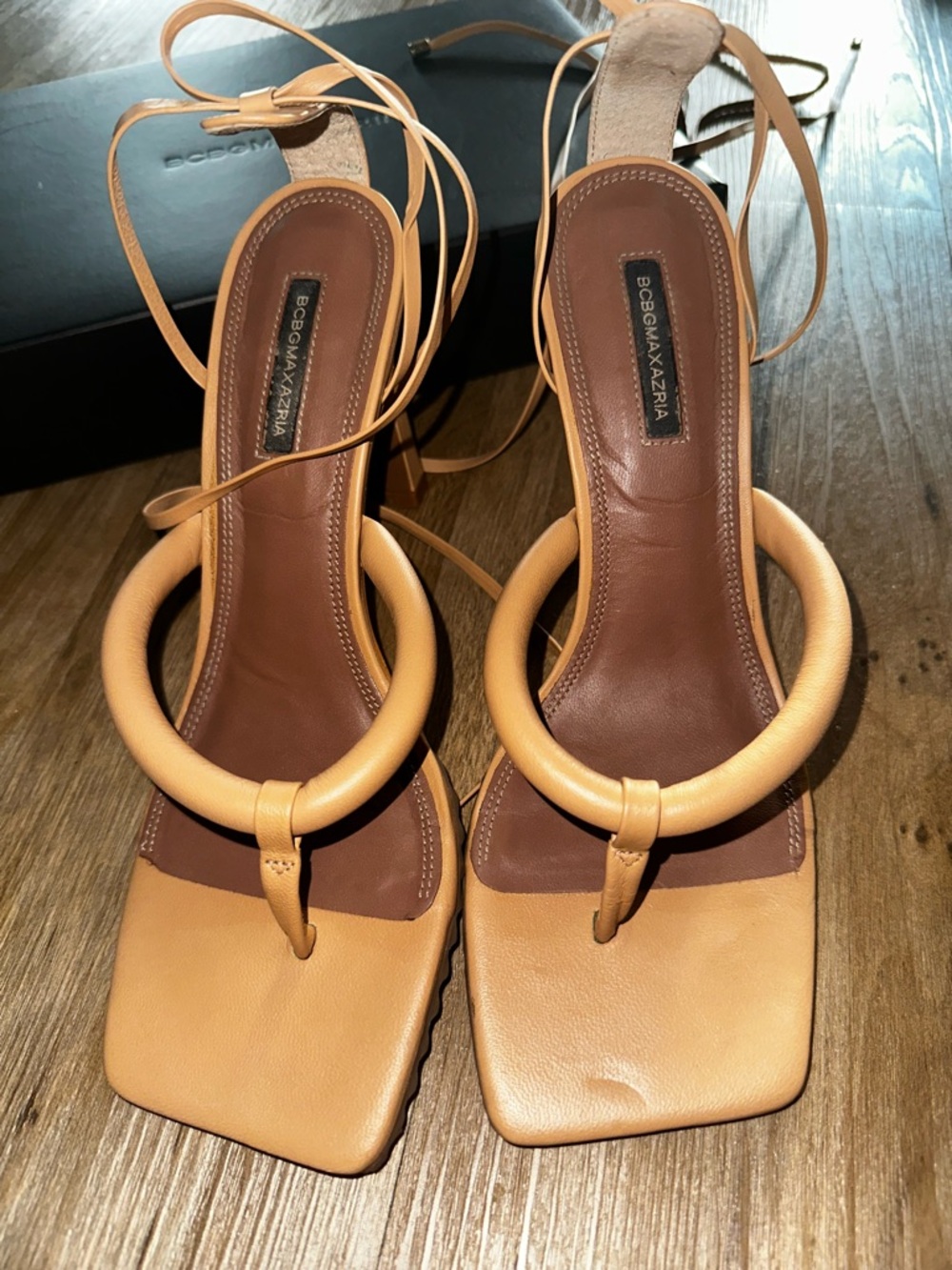 BCBGMAXAZRIA SANDALS